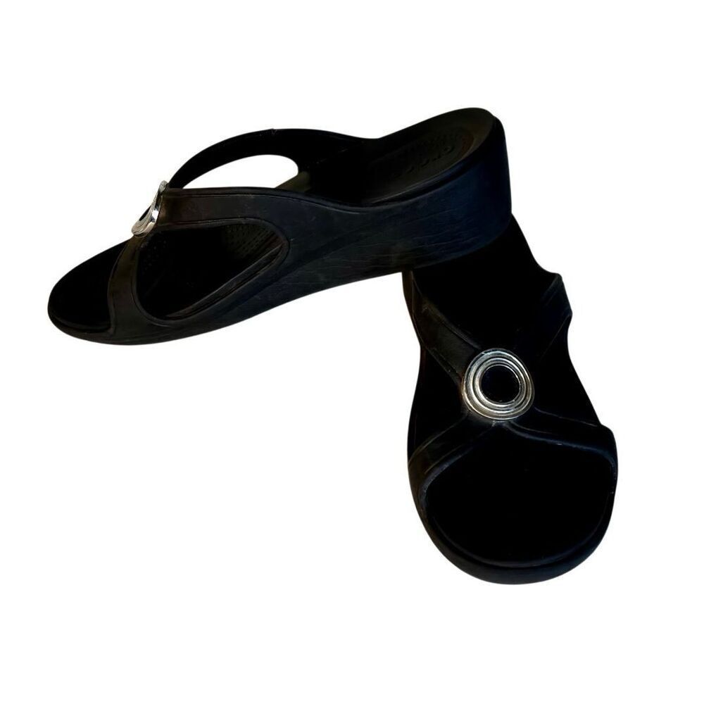 Crocs Women's Sanrah Beveled Circle Casual Slide Sandals Black Size 10 - Picture 2 of 8